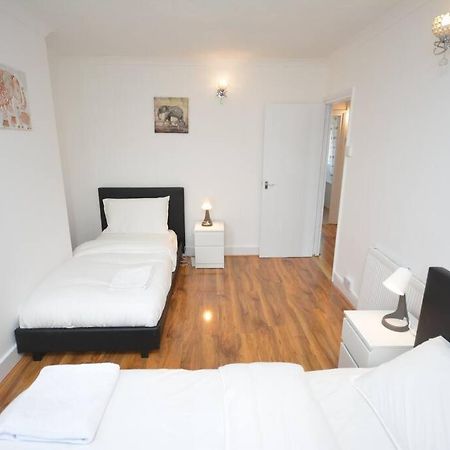 4 Bedroom House In East Λονδίνο Εξωτερικό φωτογραφία