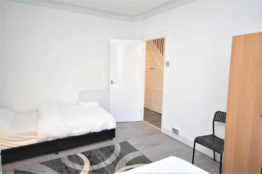 4 Bedroom House In East Λονδίνο Εξωτερικό φωτογραφία