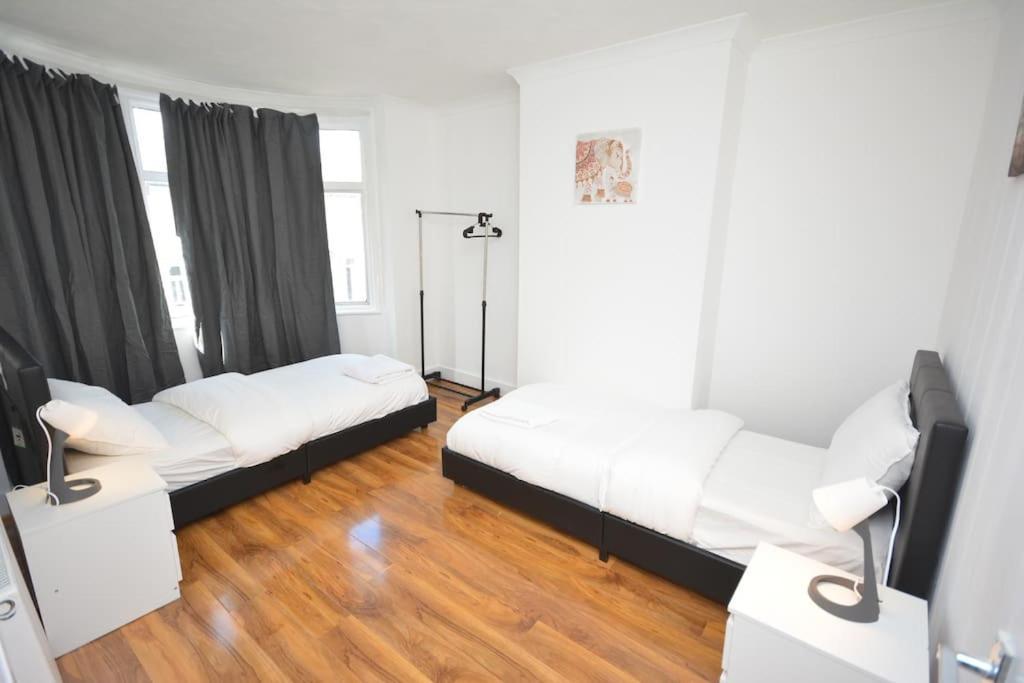 4 Bedroom House In East Λονδίνο Εξωτερικό φωτογραφία