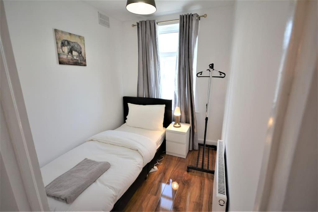 4 Bedroom House In East Λονδίνο Εξωτερικό φωτογραφία