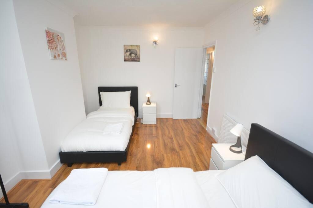 4 Bedroom House In East Λονδίνο Εξωτερικό φωτογραφία